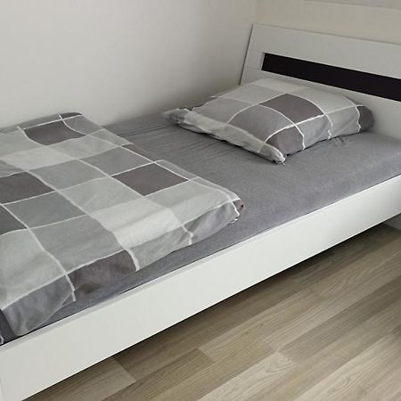 Muenchen Waldperlach Ruhig Und Sehr Schoene Wohnung Buitenkant foto